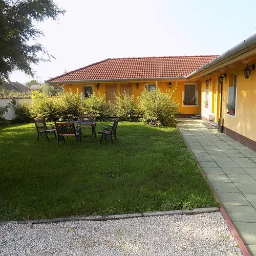 Fot&oacute; belső udvarr&oacute;l