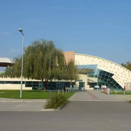 Term&aacute;lfűrdő