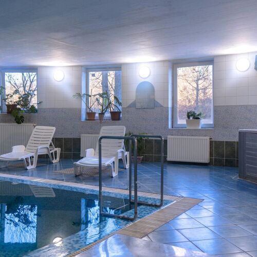 belső medence és  jakuzzi