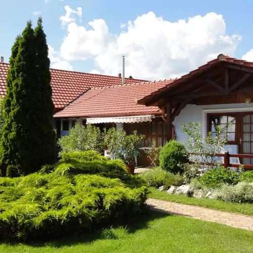 Familie Magyar Apartman Kék Ház Zalakaro 002 kép