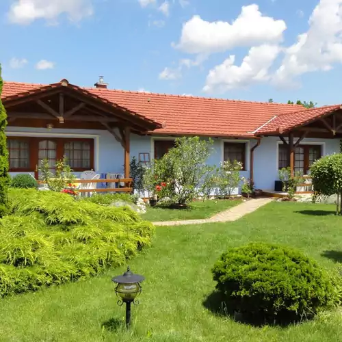 Familie Magyar Apartman Kék Ház Zalakaro 001 kép