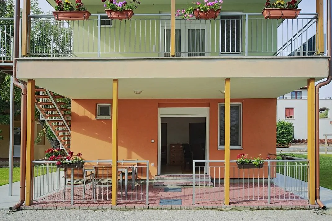 F&eacute;nyk&eacute;p az &eacute;p&uuml;letről