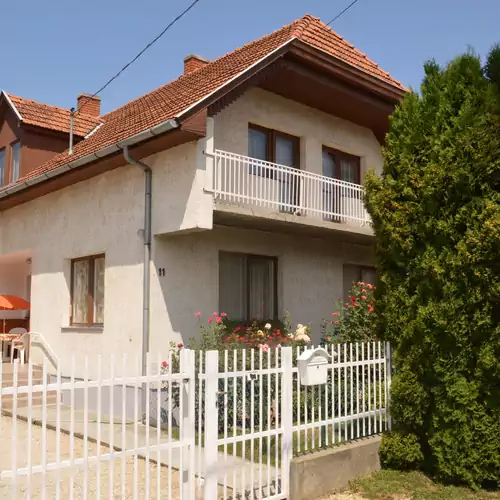 Rézi Nyaralóház Balatonszárszó 001 kép