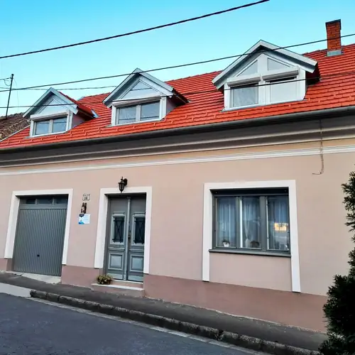 Hatház Apartman Péc 002 kép