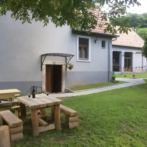 Bagolyvár Apartmanház Kétbodony 005 kép