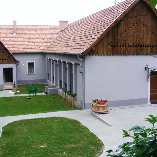 Bagolyvár Apartmanház Kétbodony