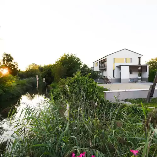 Suri Bau Apartman Mosonmagyaróvár 003 kép