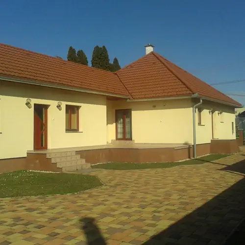 Kincsem Vendégház Bábolna 002 kép