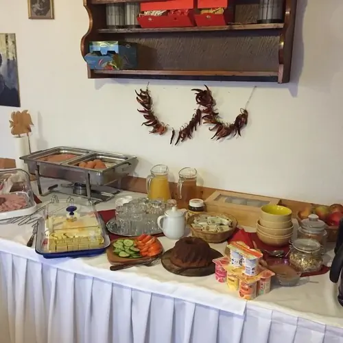 B&uuml;f&eacute;reggeli