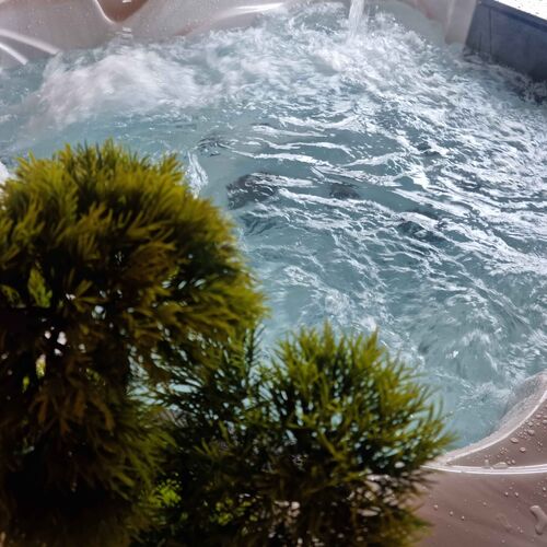 5 szem&eacute;lyes jakuzzi