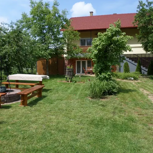 F&eacute;nyk&eacute;p az &eacute;p&uuml;letről