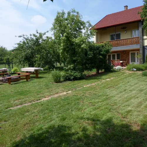 F&eacute;nyk&eacute;p az &eacute;p&uuml;letről