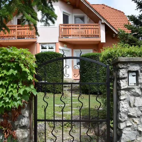 Andrea Apartman Vonyarcvashegy 001 kép