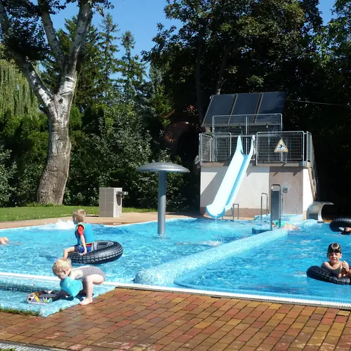 &Eacute;lm&eacute;ny medence