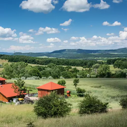 Vadmacska Vadász és Vendégház Tatabánya Csákányospuszta 005 kép