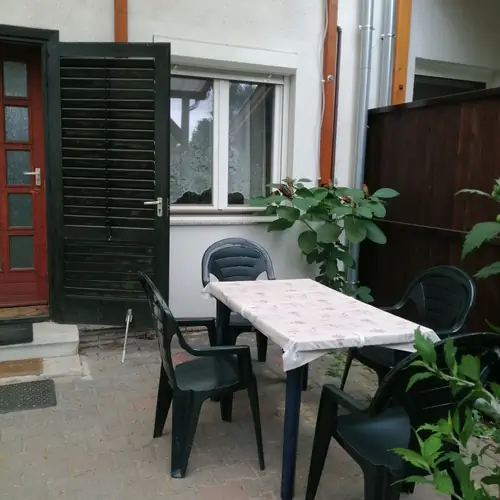 Bej&aacute;rati terasz