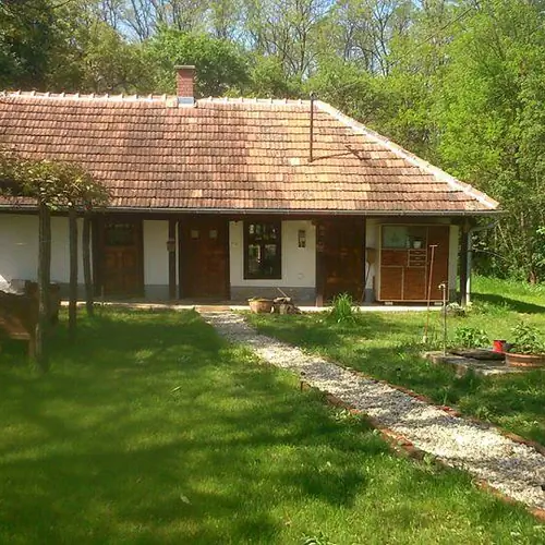 Erdősz&eacute;li h&aacute;zik&oacute;