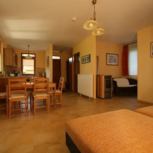 Nappali, konyha, &eacute;tkező