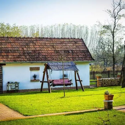 Inczédi Tanya Ladánybene 017 kép