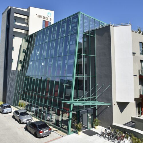 Hotel épület