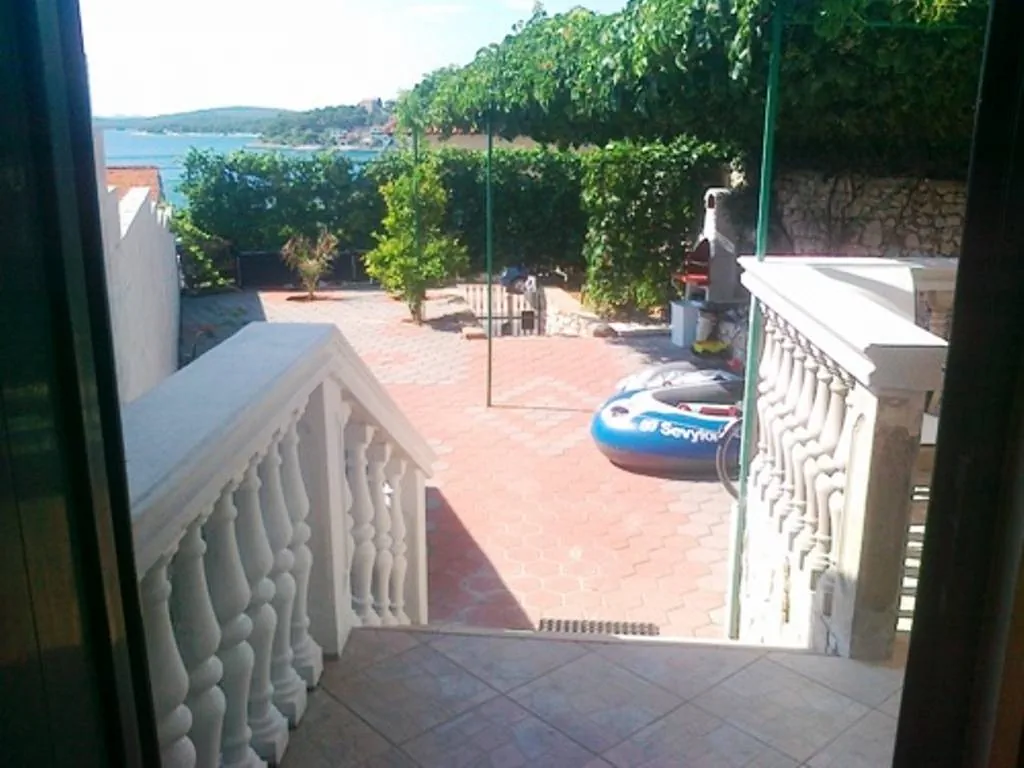 Judit Apartmanház Tisno