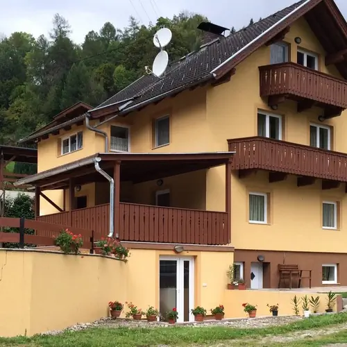 F&eacute;nyk&eacute;p az &eacute;p&uuml;letről