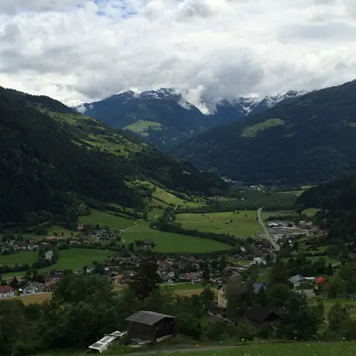 K&eacute;p a falur&oacute;l