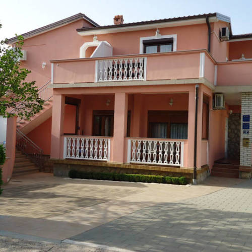 Apartmani Pjer Starigrad  2