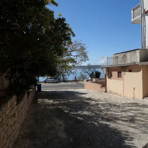 PRILAZ I PARKING