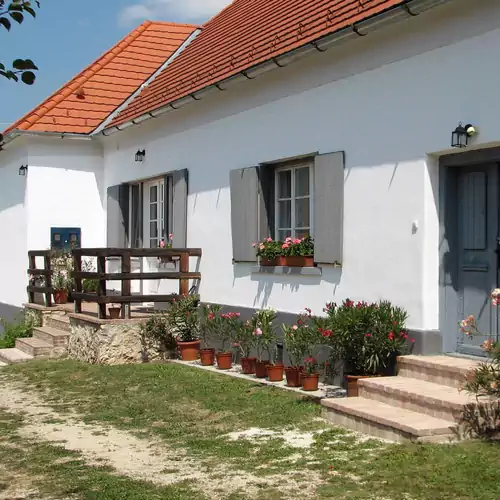 Bruderhaus17 Szállás Vöröstó 001 kép