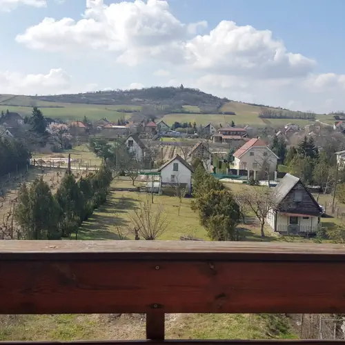 F&eacute;nyk&eacute;p a kil&aacute;t&aacute;sr&oacute;l.