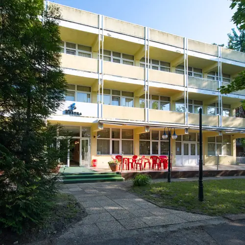 &Eacute;p&uuml;let/ terasz