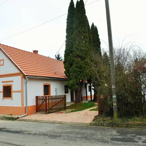 K&eacute;p az &eacute;p&uuml;letről