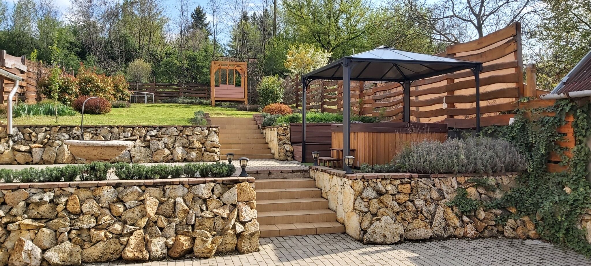 Paradise Apartmanház Eger