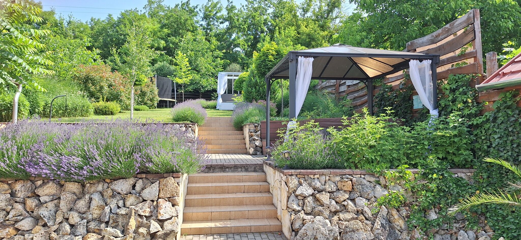 Paradise Apartmanház Eger
