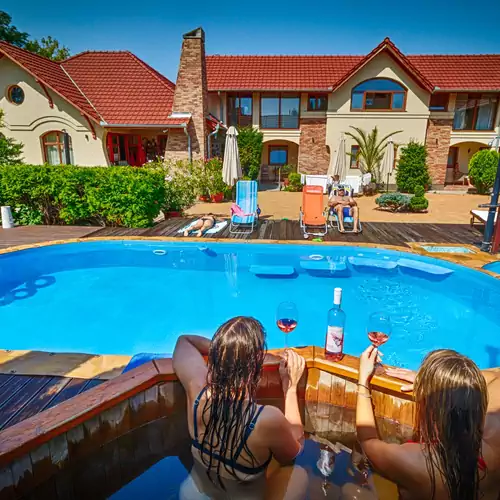 Erdei Wellness Vendégház Ópusztaszer 002 kép