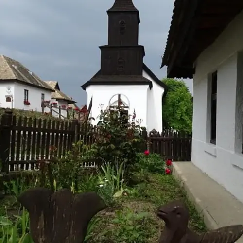 Kiskert Templommal