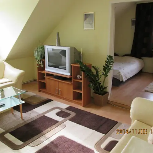 F&eacute;nyk&eacute;p apartmanr&oacute;l