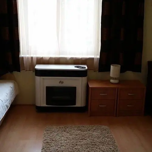 F&eacute;nyk&eacute;p az apartman h&aacute;l&oacute;j&aacute;r&oacute;l