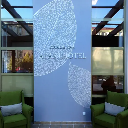 Aparthotel előt&eacute;r