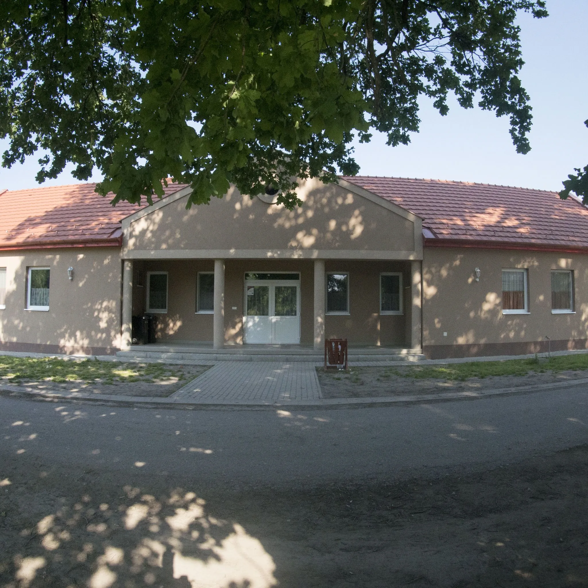 Sulyom Ifjúsági Szálló Géberjén