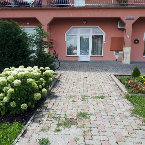 Bejárat Kertvárosi Apartman II