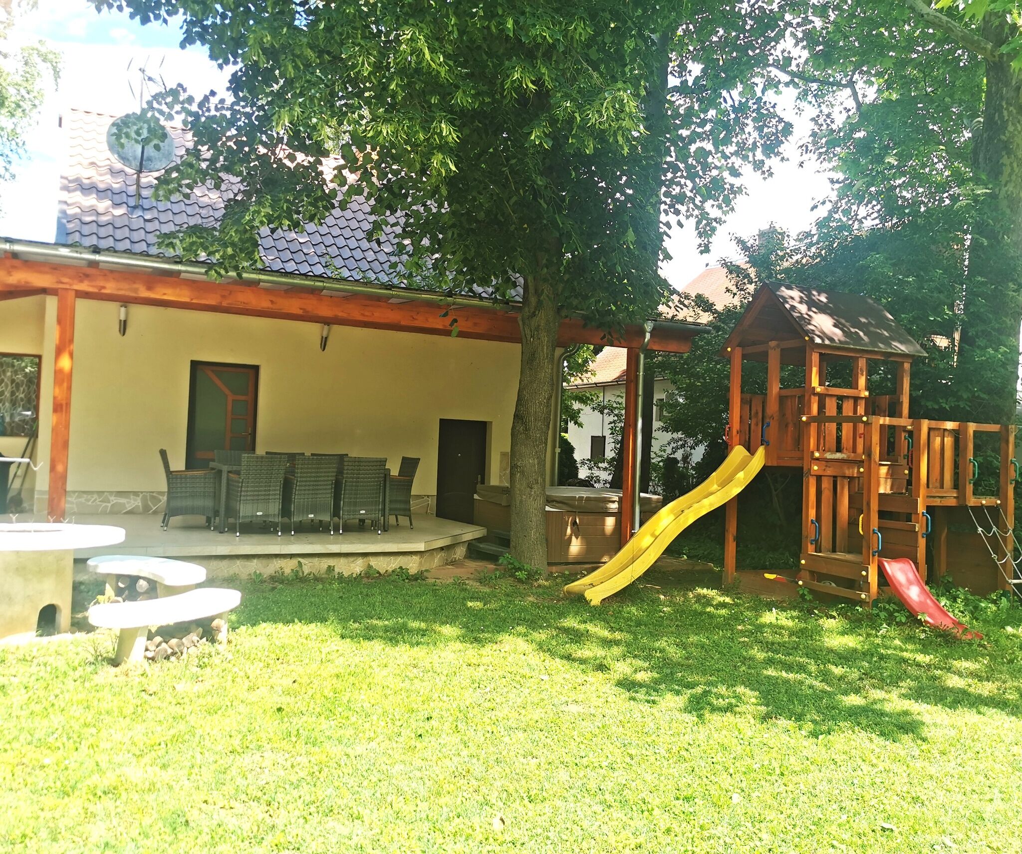Balatoni Grill Terasz Vendégház Balatonkeresztúr