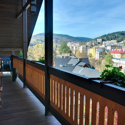 Widok z balkonu na Krynicę-Zdr&oacute;j
