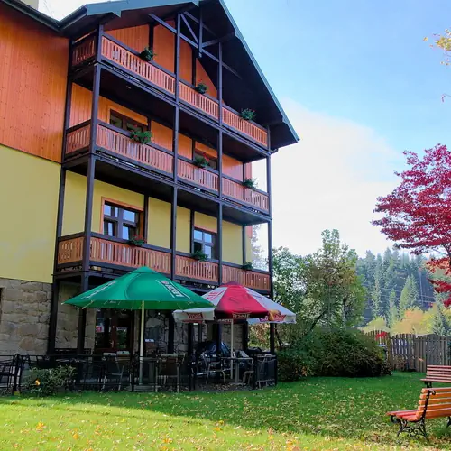 Pensjonat LIRA &ndash; od strony ogrodu