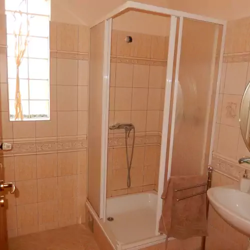 Lola Apartman Hajdúszoboszló 009 kép