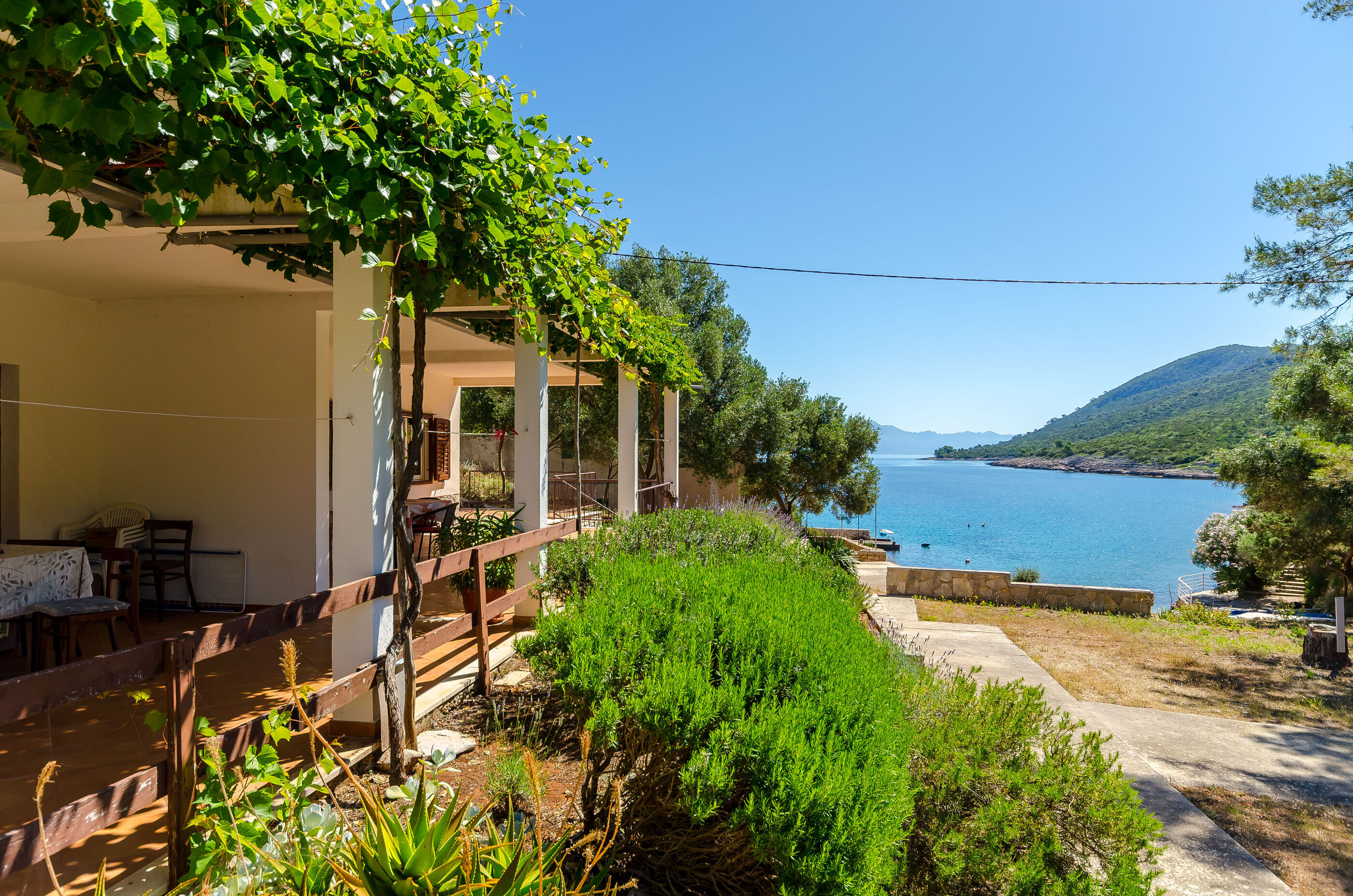 Apartments Nedeljko Gdinj