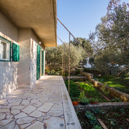 Apartment Srećko Vinisce  2