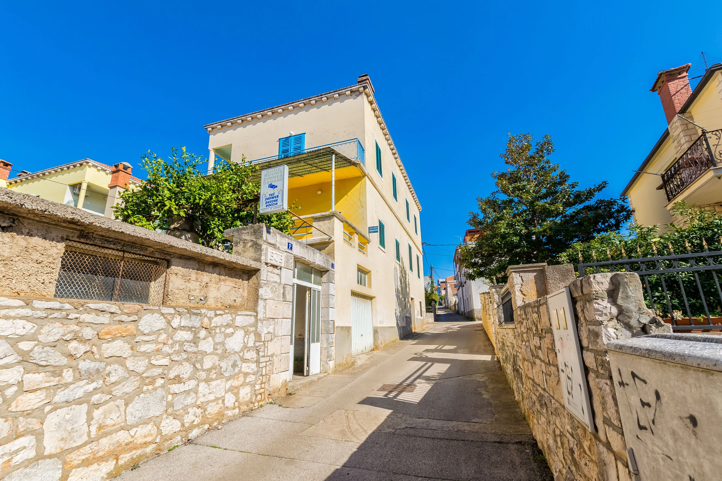 Apartment and Rooms Angela Vela Luka