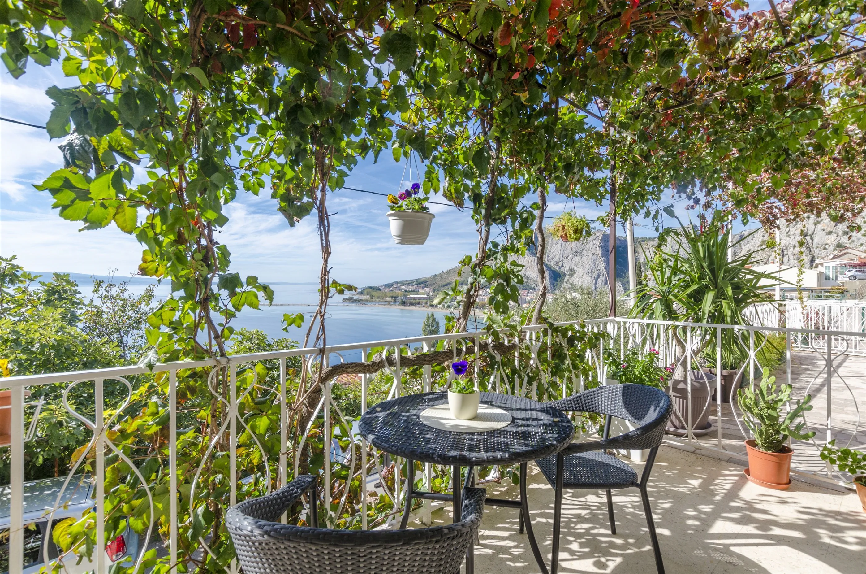 Apartment and Rooms Tatijana Omis